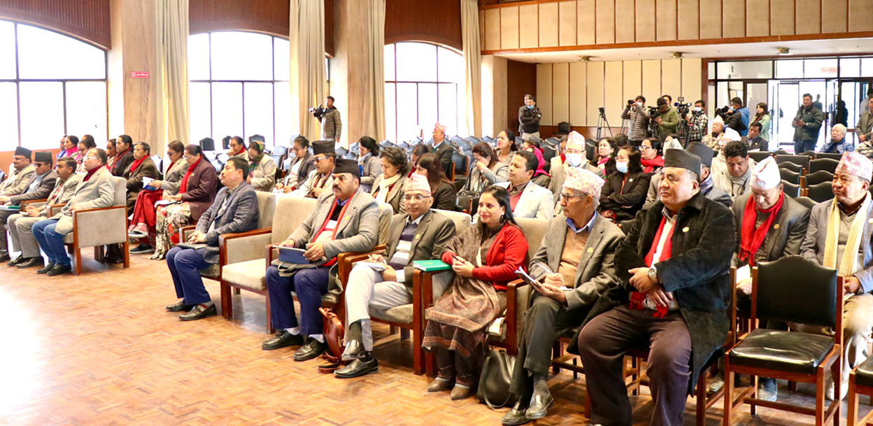 प्रतिनिधिसभा पुनर्स्थापना माग्दै एमालेका निवर्तमान सांसदहरूले थाले हस्ताक्षर अभियान