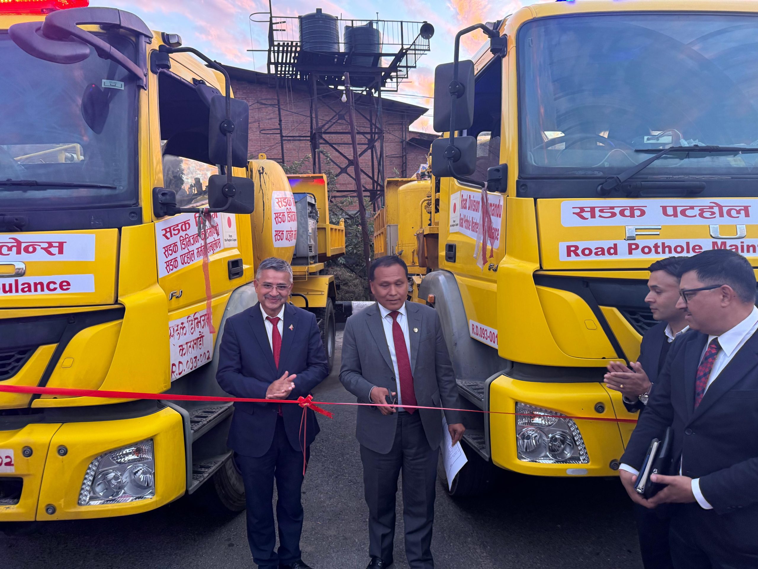 काठमाडौं सडकका खाल्डाखुल्डी तत्काल मर्मत गर्न आजदेखि सडक एम्बुलेन्स सञ्चालन