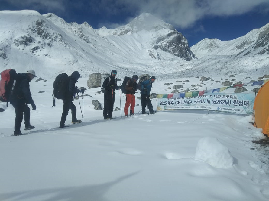 मुस्ताङमा पहिलोपटक ‘छुआमा’ हिमालको सफल पर्वतारोहण