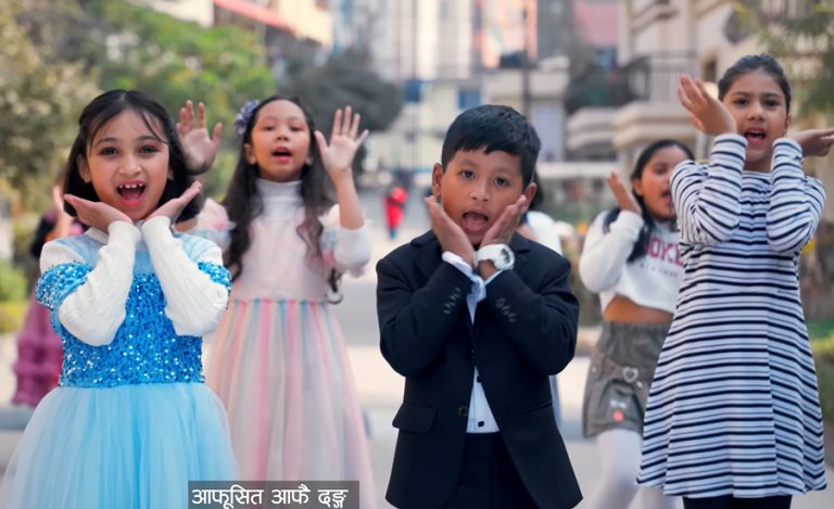 बालगीत ‘आफूसित आफै दंग’ लाई युट्युब सर्ट्समा १ अर्ब भ्यूज