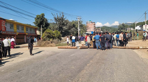 पाँचखालमा बसको ठक्करबाट एक जनाको मृत्यु, विरोधमा अरनिको राजमार्ग अवरुद्ध