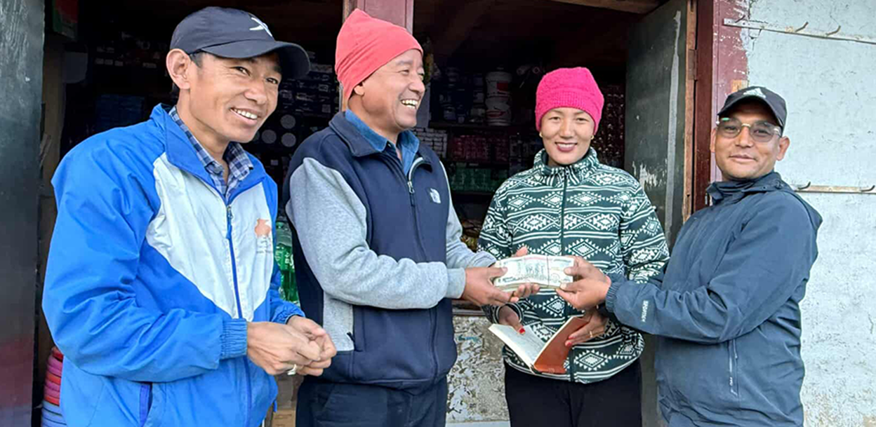 हुम्लाका आगलागी पीडितलाई पत्रकारको सहयोग