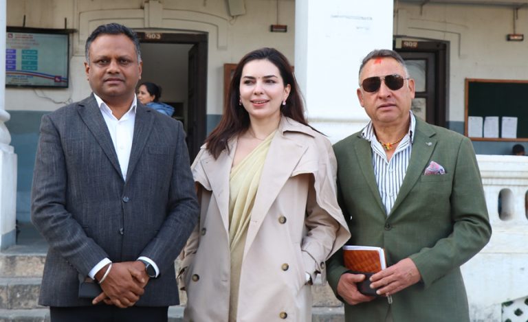 मोडल एलिजा ‘जनादेश पार्टी’ की उपाध्यक्ष