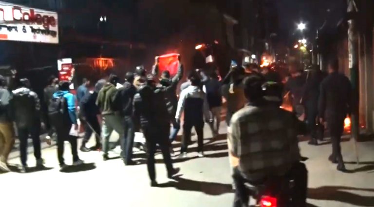 अनेरास्ववियुले काठमाडौंमा गर्‍यो मसाल जुलुस