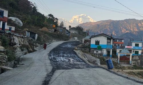 बेनी–पाखापानी सडकः किराखोर–नेप्टेचौर खण्डमा धमाधम कालोपत्र