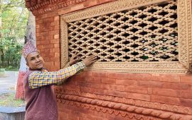 काष्ठकलामा सिपालु बागलुङका भीमबहादुर