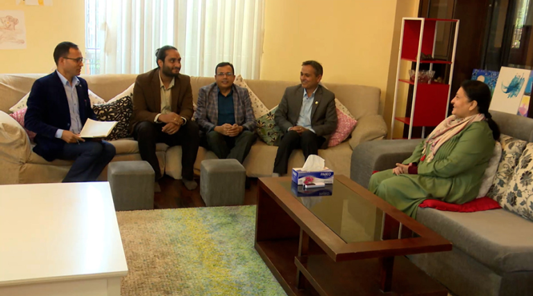 गृहमन्त्री अर्याल र पूर्वराष्ट्रपति भण्डारीबीच भेटवार्ता