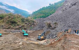 बीपी राजमार्ग पुनर्निमाणको क्रममा ढिस्को झरेर एक मजदुरको मृत्यु, एक घाइते