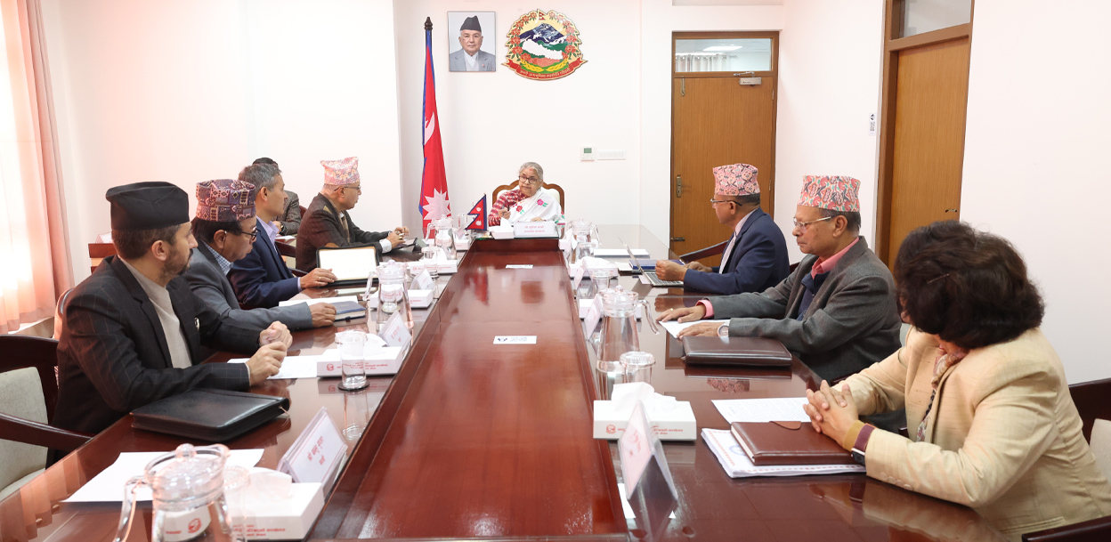 मन्त्रिपरिषद् बैठक जारी