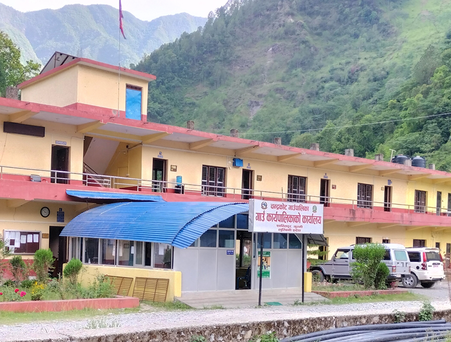 चक्रेश्वर मेलामा चन्द्रकोटले दियो सार्वजनिक बिदा