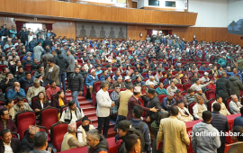 कांग्रेसको विशेष महाधिवेशन पक्षधर समूह कानुन व्यवसायीसँग छलफल गर्दै