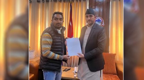 गोली लागेका पत्रकार ढुंगानाले सञ्चारमन्त्रीलाई भने- फिल्डमा खटिनेको बीमाबारे सरकारले सोचोस्