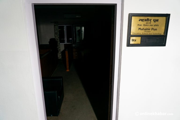 वाइरिङ नहुँदा शिक्षा मन्त्रालय अँध्यारै, कर्मचारी तनावमा 