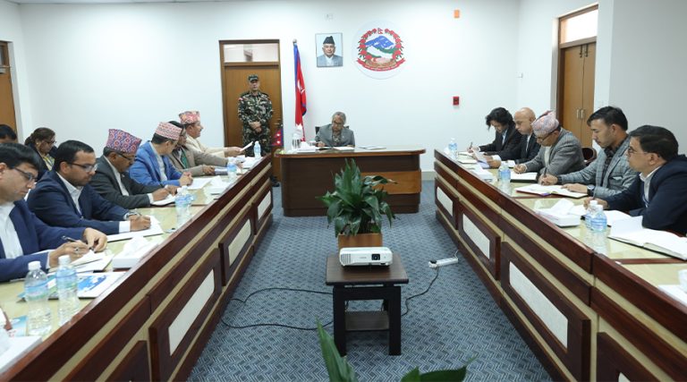 निर्वाचन आयोगलाई प्रधानमन्त्रीले भनिन्- उम्मेदवारको खर्च घटाउने व्यवस्था गर्नू