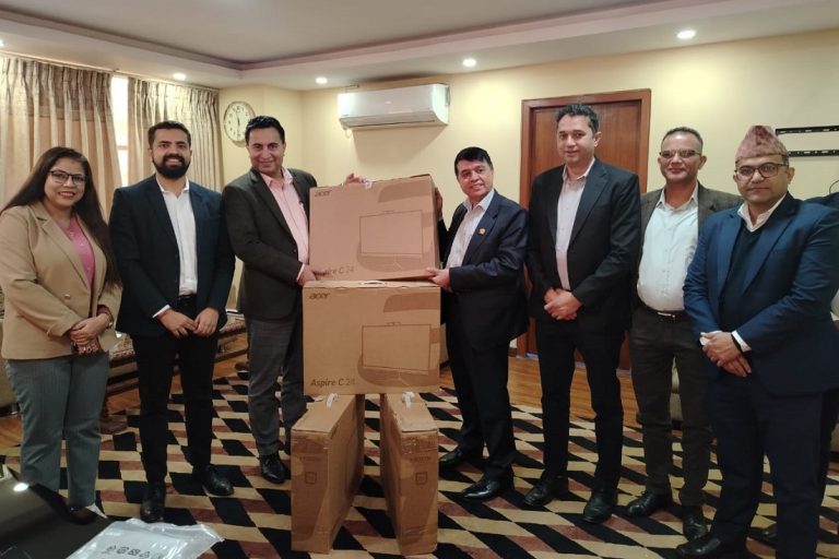 महासंघले उद्योग विभागलाई दियो कम्प्युटर