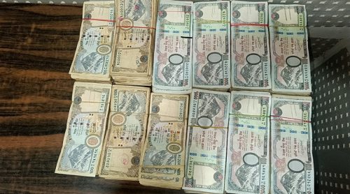 हुन्डीको १० लाख नगदसहित पर्साबाट एक भारतीय पक्राउ