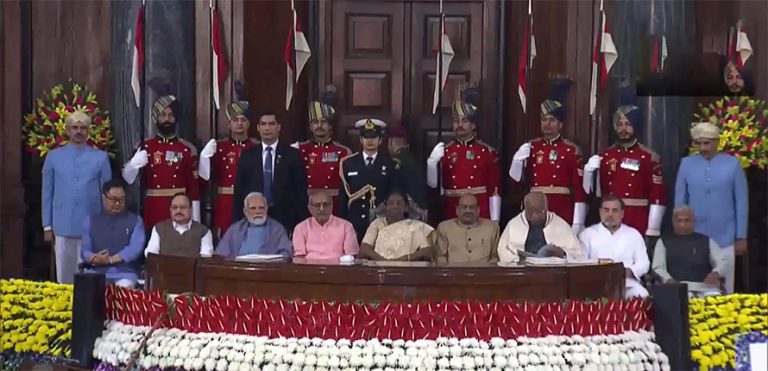 भारतले नेपालीसहित ९ भाषामा अनुवाद गर्‍यो आफ्नो संविधान