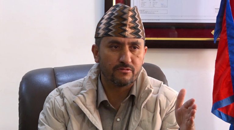 स्मार्ट टेलिकम पीडितलाई सञ्चारमन्त्रीले भने- अन्यायमा पर्न दिँदैनौं