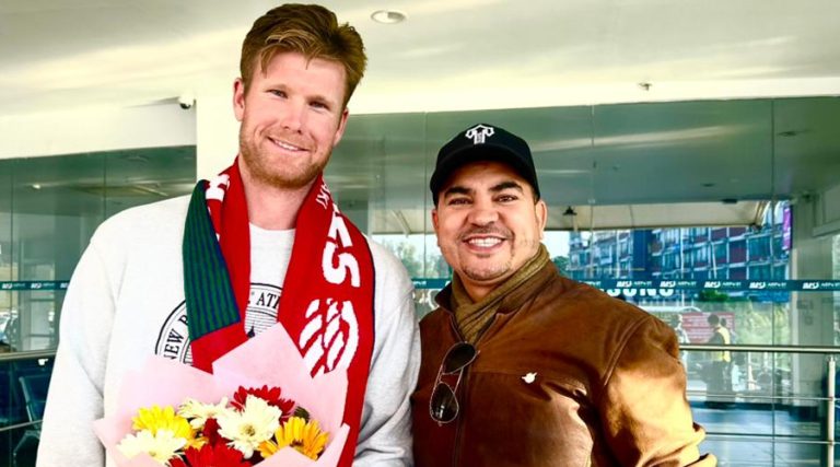 पोखरा एभेन्जर्सबाट एनपीएल खेल्न नेपाल आइपुगे जिमी नीशम