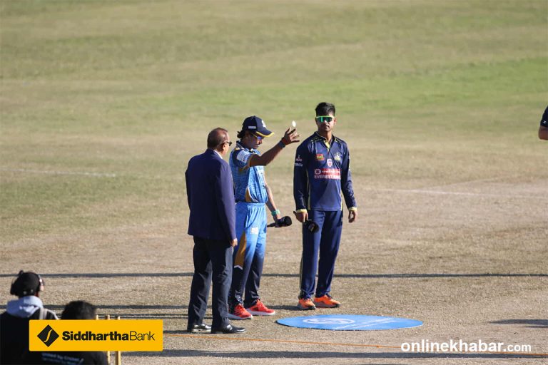 एनपीएल : कर्णाली याक्सले टस जितेर विराटनगरविरुद्ध ब्याटिङ गर्दै