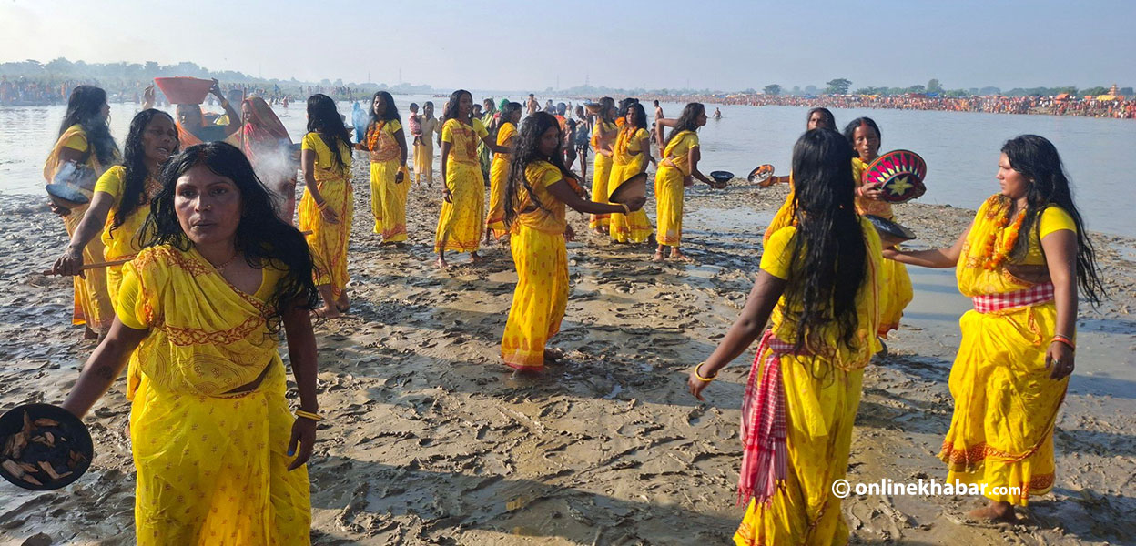 कमला नदीमा कात्तिक पूर्णिमा मेला (तस्वीरहरू)