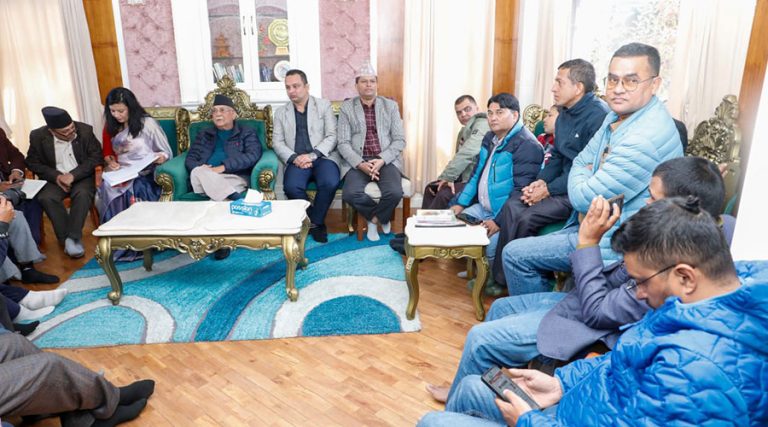 ओलीको प्रश्न : यो सरकार कसको हो ?