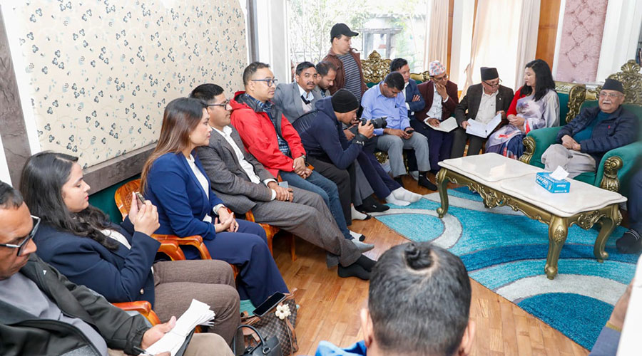 ओलीको प्रश्न : यो सरकार कसको हो ?