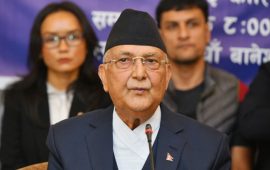 देश जलाउने र चलाउने एउटै छन्, तमासा भइरहेको छ : ओली