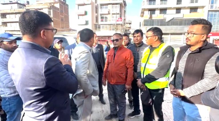 कुलमानले गरे अरनिको राजमार्ग निरीक्षण