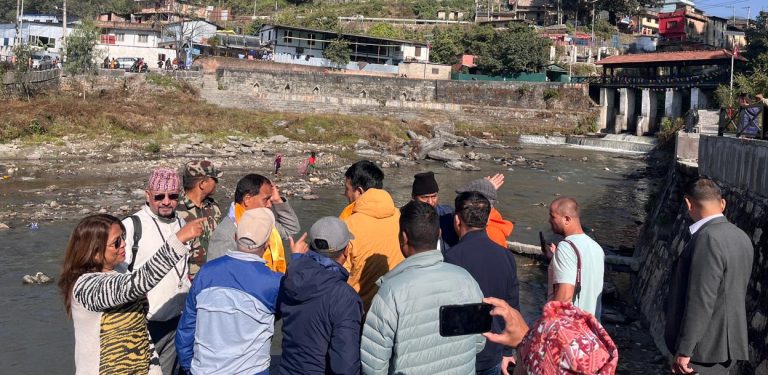 मन्त्री घिसिङले गरे बागमती नदी करिडोरका ढल व्यवस्थापन र सडक स्तरोन्नतीको निरीक्षण