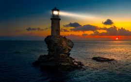 कथैकथाले भरिएको लाइटहाउस : के त्यहाँ जागिर गर्नेले अथाह पैसा पाउँछ ?