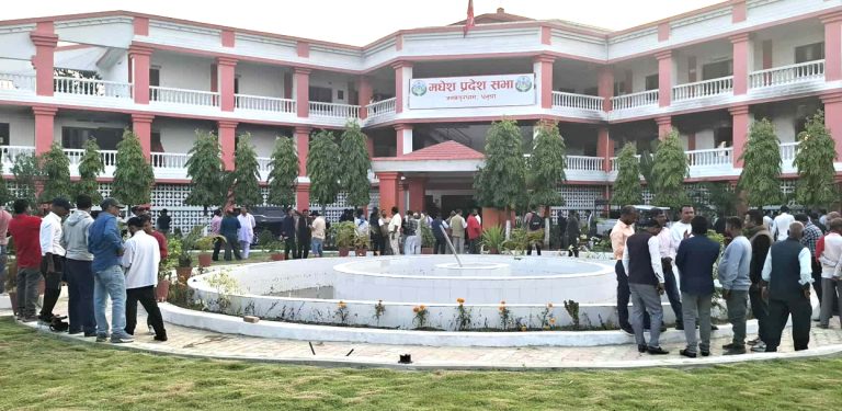 मधेशका मुख्यमन्त्रीलाई विश्वासको मतको संकट, केहीबेरलाई रोकियो मत विभाजन