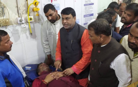 मधेशमा मुख्यमन्त्री नियुक्ति विवाद : असन्तुष्ट पक्ष र प्रहरीबीच झडप, ५ प्रहरीसहित १० जना घाइते