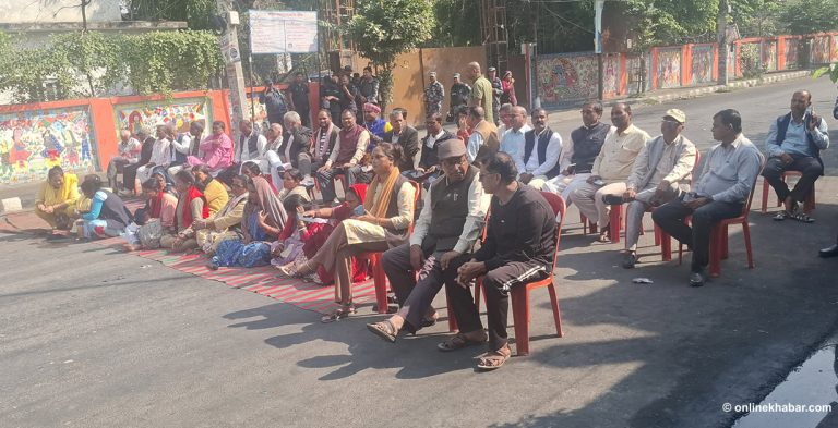 सरकार गठनविरुद्ध आज पनि मधेशका सांसदहरू धर्नामा