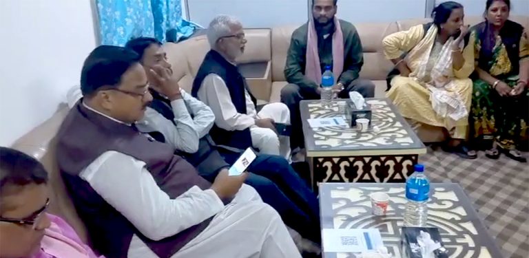 सभामुखविरुद्ध प्रस्ताव दर्ता गर्न पुगेका सांसदहरू उपसभामुखको कार्यकक्षमा थुनिए