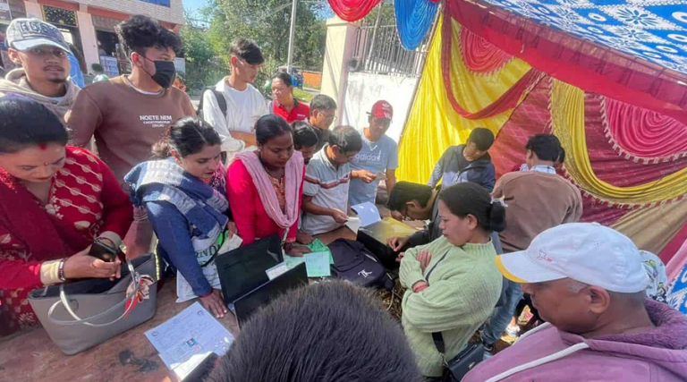 दाङमा निर्वाचन आयोगको सर्भर नचल्दा मतदाता नामावली दर्तामा समस्या