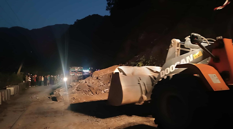 नारायणगढ–मुग्लिन सडक दुईतर्फी सञ्चालनमा