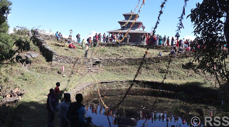 म्याग्दीको बराह तालमा प्रकृतिलाई खुुशी पार्न तोरण तार्ने चलन