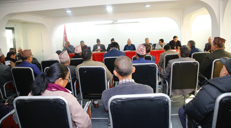 नवगठित नेकपाको पूर्वपदाधिकारीको अनौपचारिक बैठक पेरिसडाँडामा