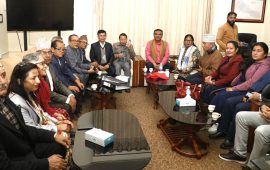 थप कागजात लिएर निर्वाचन आयोगमा नेपाली कम्युनिस्ट पार्टीका नेताहरू (तस्वीर)