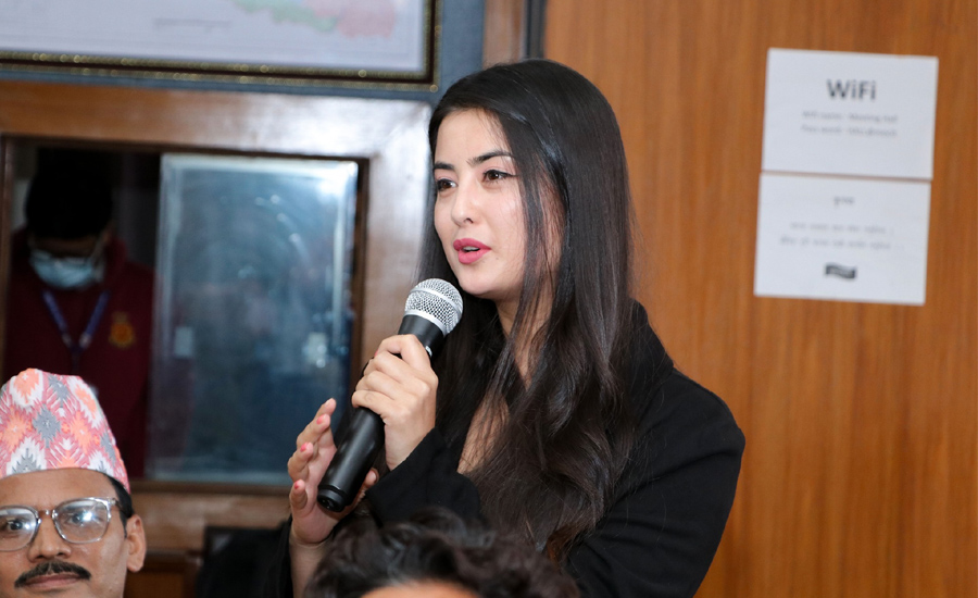 ‘भ्यानिटी भ्यान’ विवादबारे नीति : मेरो उद्देश्य महिला कलाकारको आवाज बन्नु थियो