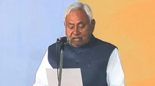 बिहारका मुख्यमन्त्री नितिशकुमारले लिए शपथ