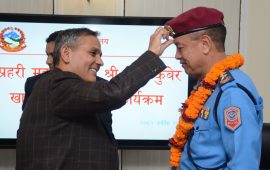 गृहमन्त्री अर्यालसँग आईजीपी खापुङको बिदाइ भेट