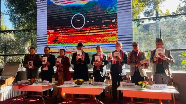 पर्यटन व्यवसायी श्याममोहन श्रेष्ठका दुई पुस्तक सार्वजनिक