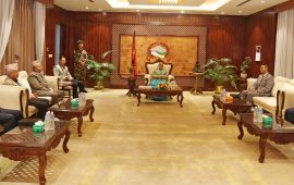 प्रधानमन्त्रीले एमाले नेतालाई भनिन्- चुनावका लागि संस्थागत सहयोग गर्नुहोस्