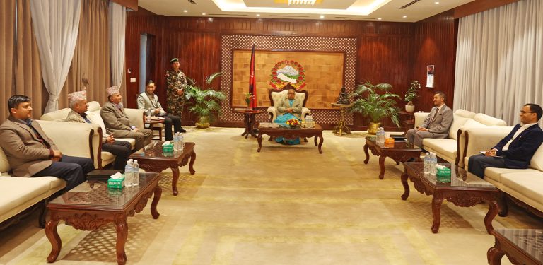 प्रधानमन्त्रीले एमाले नेतालाई भनिन्- चुनावका लागि संस्थागत सहयोग गर्नुहोस्