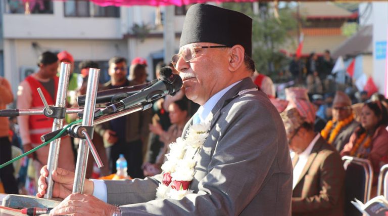 ओलीबारे प्रचण्ड : दुई तिहाइको दम्भले हेलिकप्टर चढेर भाग्नु पर्दा पनि चेतना आएन