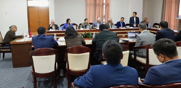 पहुँचका आधारमा भर्ती गरिएका कर्मचारी हटाउन नेवानिलाई प्रधानमन्त्रीको निर्देशन