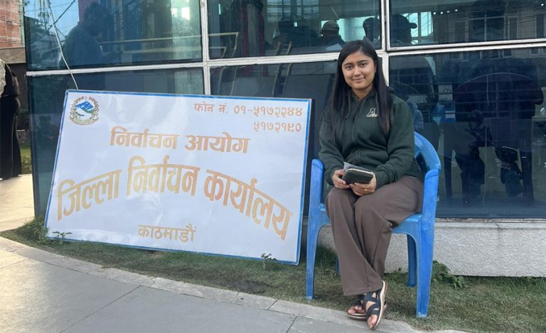 गायिका रचना रिमालले मतदाता नामावलीमा नाम दर्ता गरिन्