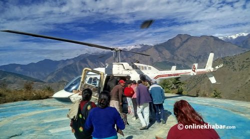 रुकुमपूर्वमा सुत्केरी व्यथा लागेकी एक महिलाको हेलिकप्टरबाट उद्धार